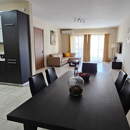 Large Apartment In Marsascala. Sleeps 6 Marsaskala Extérieur photo