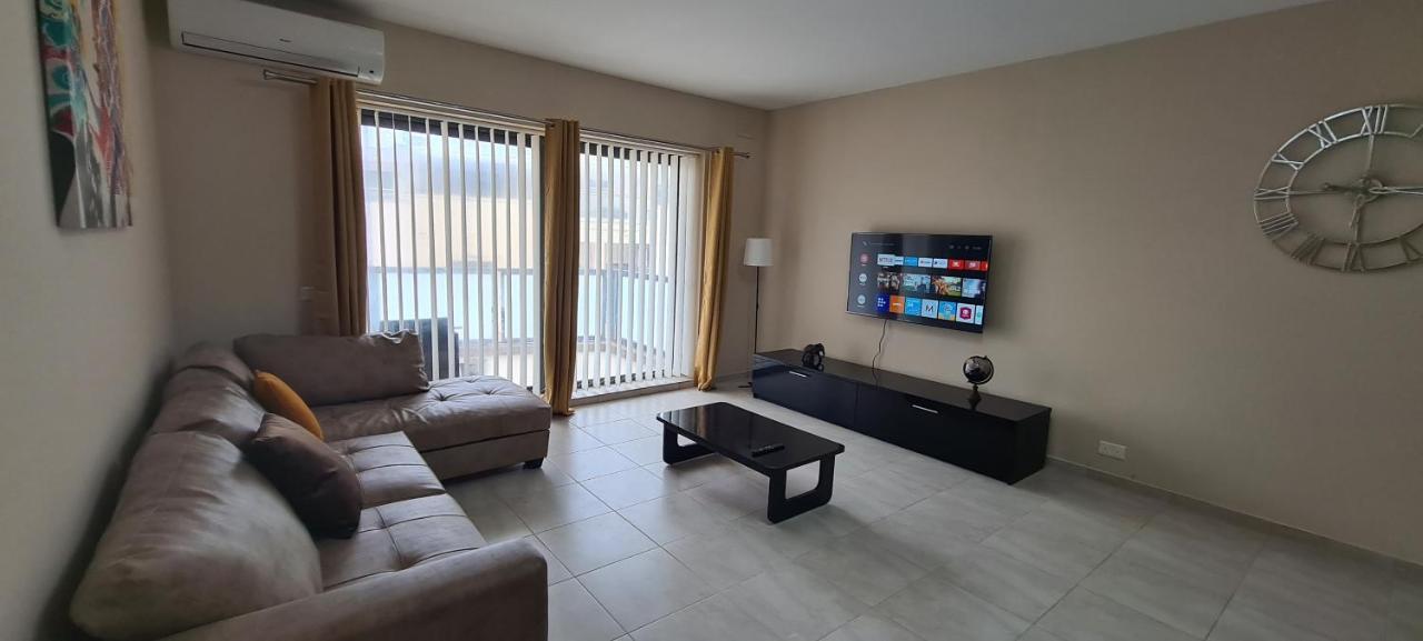 Large Apartment In Marsascala. Sleeps 6 Marsaskala Extérieur photo