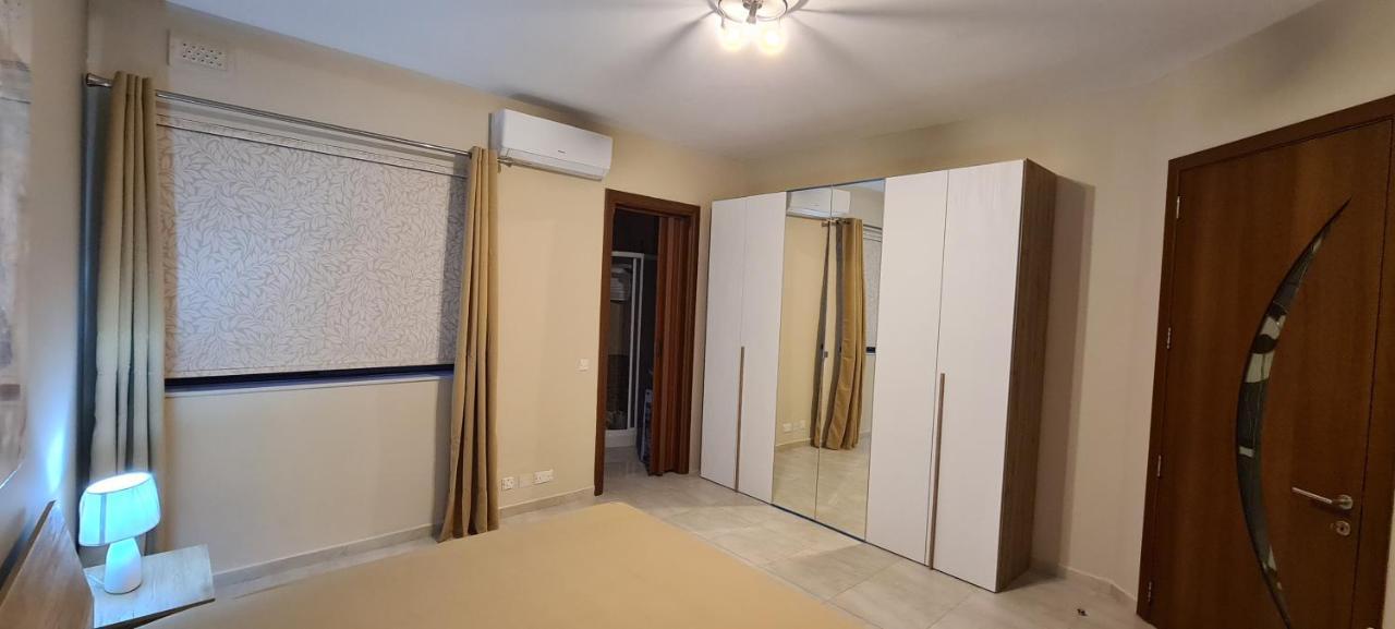 Large Apartment In Marsascala. Sleeps 6 Marsaskala Extérieur photo