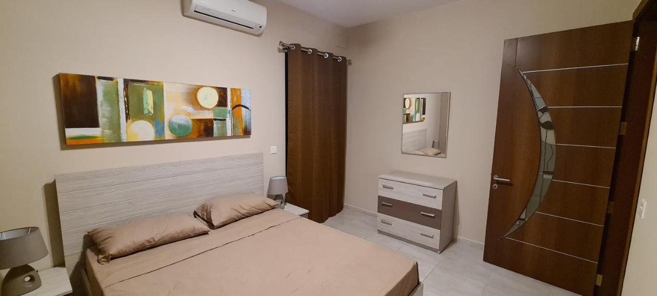 Large Apartment In Marsascala. Sleeps 6 Marsaskala Extérieur photo
