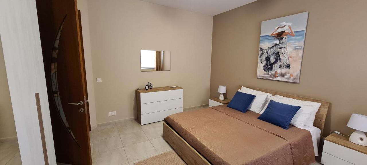 Large Apartment In Marsascala. Sleeps 6 Marsaskala Extérieur photo