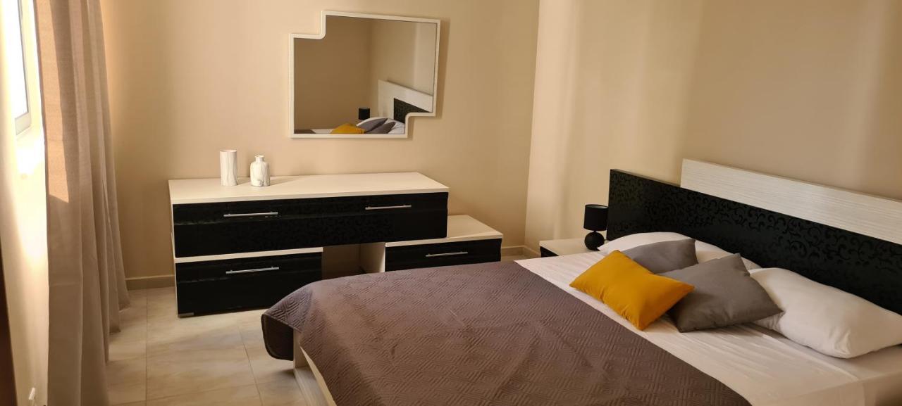 Large Apartment In Marsascala. Sleeps 6 Marsaskala Extérieur photo