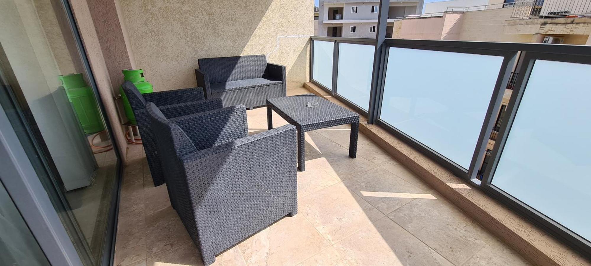 Large Apartment In Marsascala. Sleeps 6 Marsaskala Extérieur photo